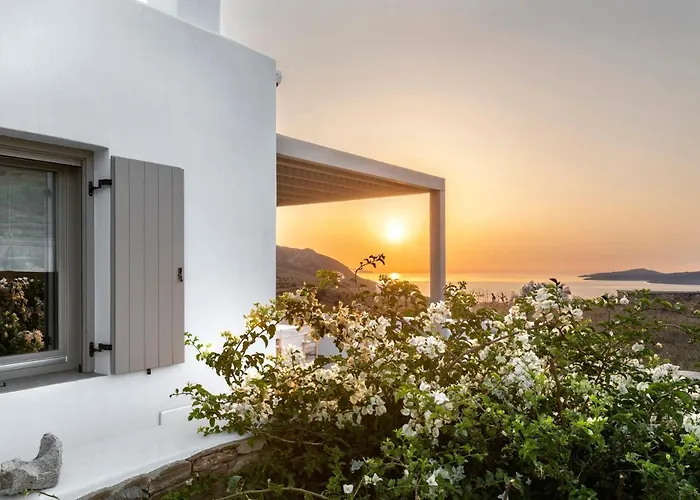 White Tinos Luxury Suites